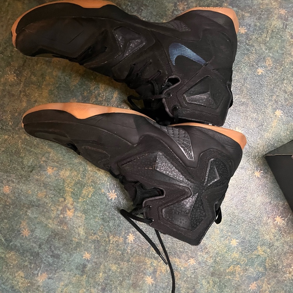 Nike LeBron 13 “Black Lion” - Picture 3 of 7